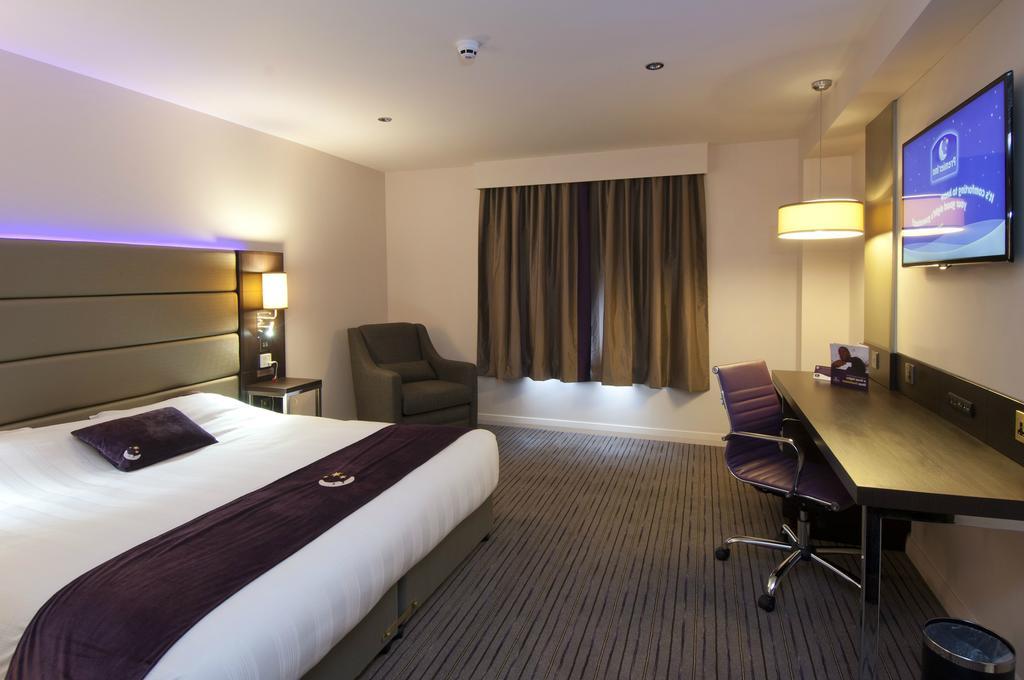 Premier Inn Stirling City Centre Экстерьер фото