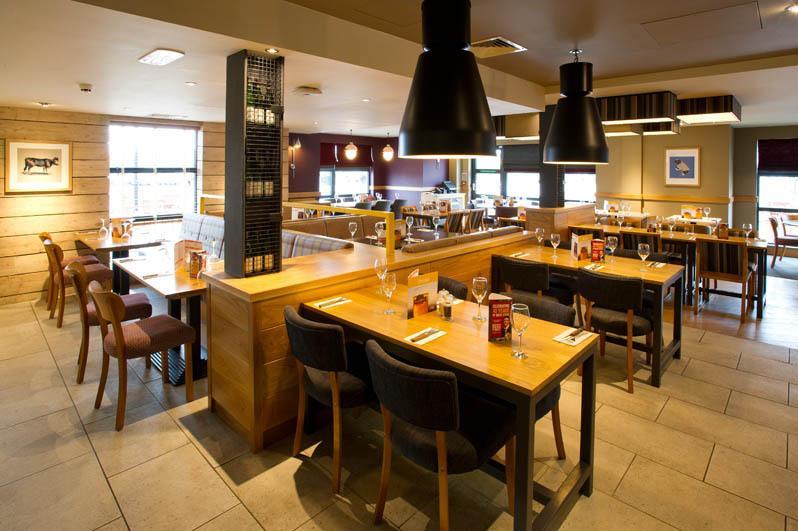 Premier Inn Stirling City Centre Экстерьер фото