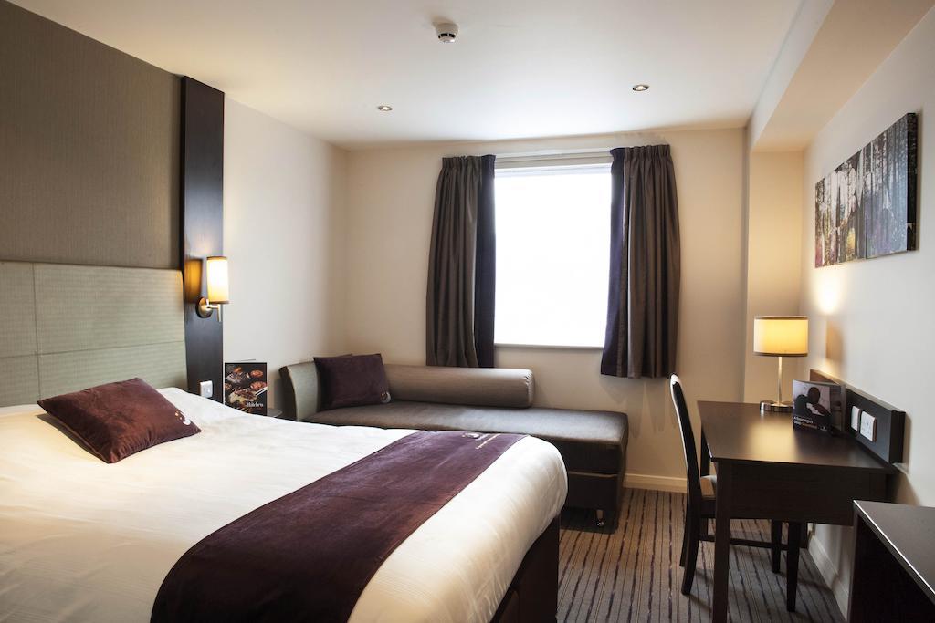 Premier Inn Stirling City Centre Номер фото