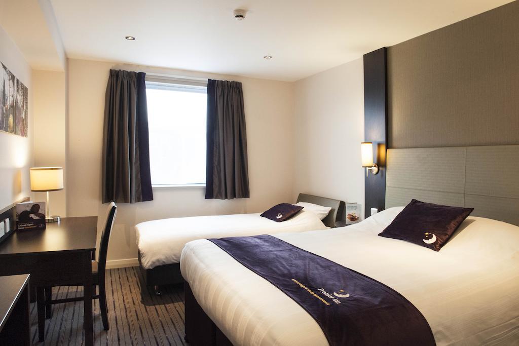Premier Inn Stirling City Centre Номер фото